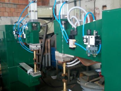Semi automatic machine line for producing pipe fences