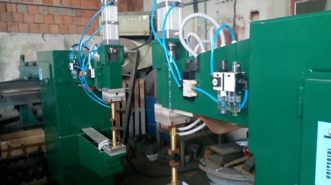 Semi automatic machine line for producing pipe fences